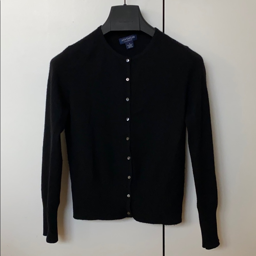 ANN TAYLOR 100% cashmere cardigan